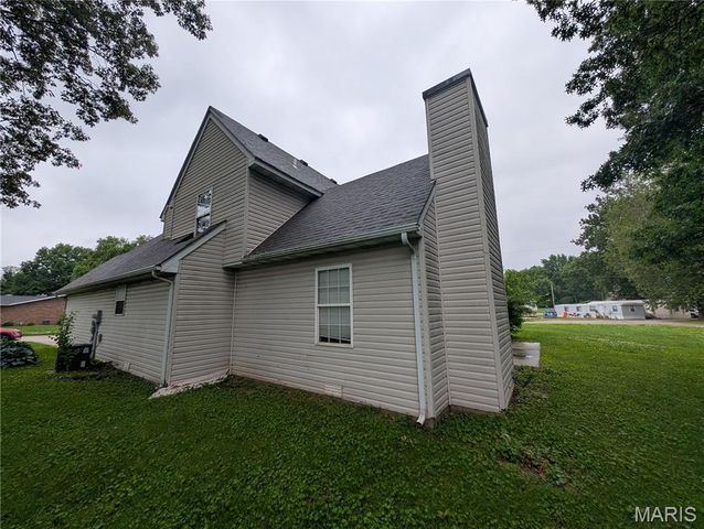 2 Highland Drive, Belleville, IL 62226