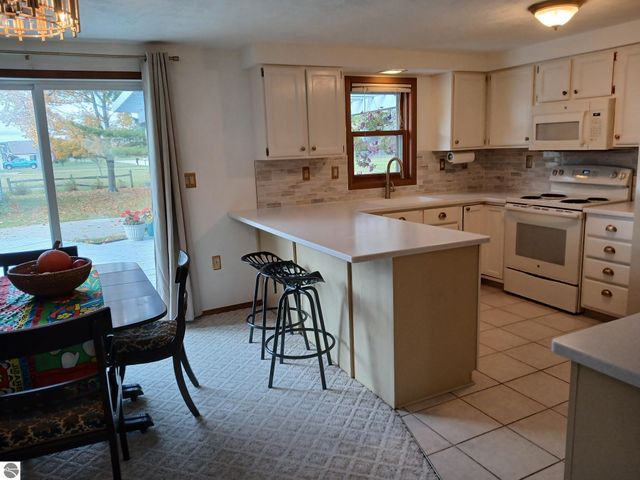 806 S Augres River Drive, Au Gres, MI 48703