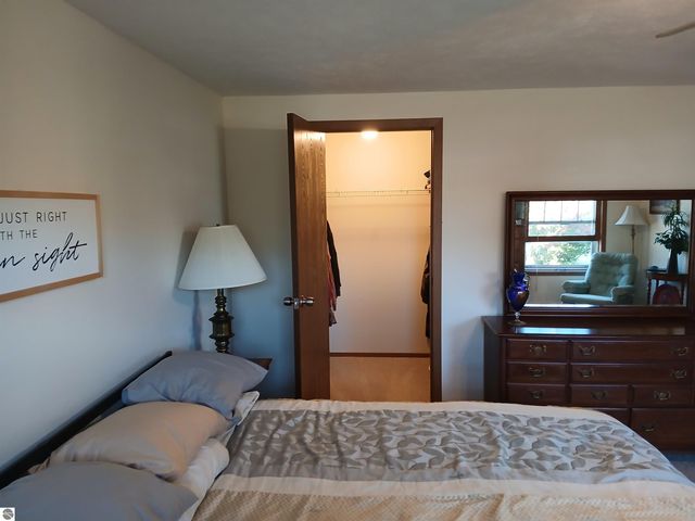 806 S Augres River Drive, Au Gres, MI 48703