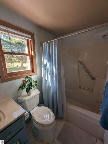 806 S Augres River Drive, Au Gres, MI 48703