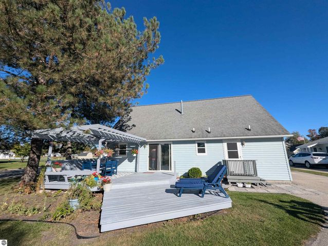 806 S Augres River Drive, Au Gres, MI 48703