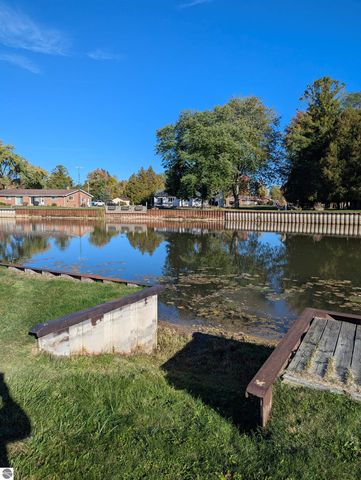 806 S Augres River Drive, Au Gres, MI 48703