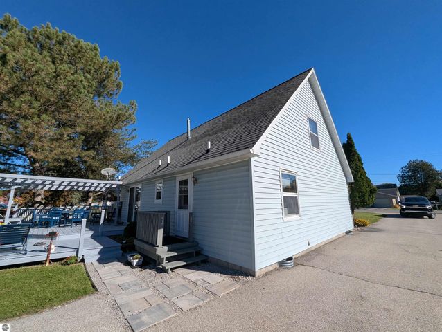 806 S Augres River Drive, Au Gres, MI 48703