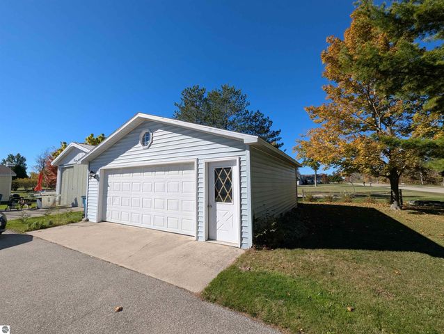 806 S Augres River Drive, Au Gres, MI 48703
