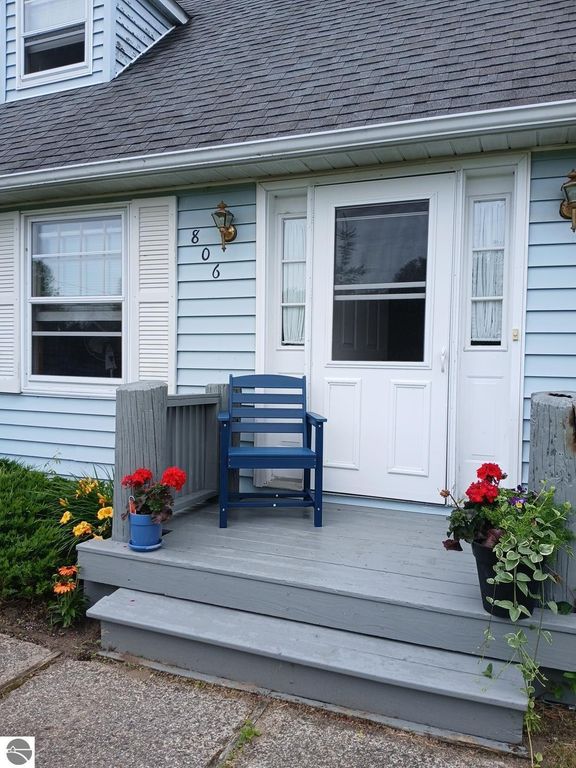 806 S Augres River Drive, Au Gres, MI 48703