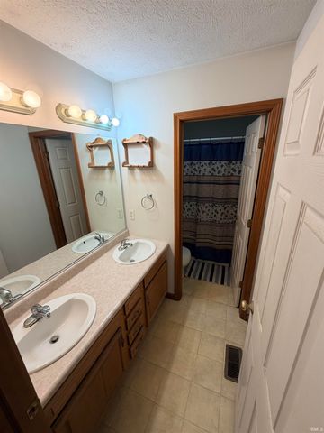979 HIGHFIELD Court, Middlebury, IN 46540