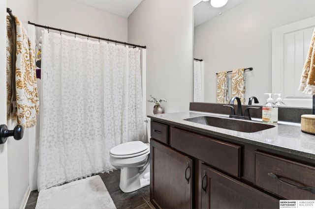 2001 S 195th Street, Omaha, NE 68130