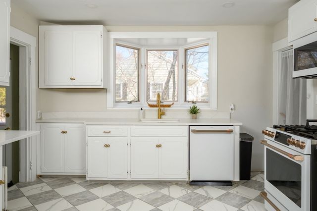 47 Academy Ave, Weymouth, MA 02189