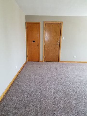 5819 W 54th Place 2E, Chicago, IL 60638