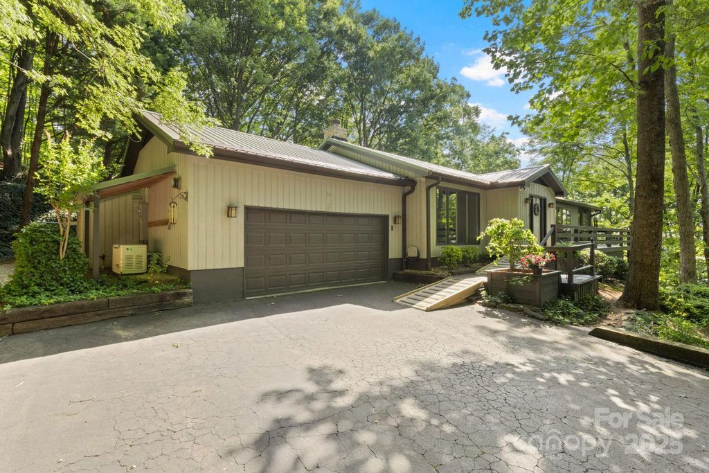 56 Cardinal Circle, Tryon, NC 28782