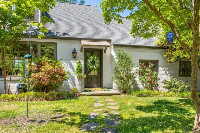 10 Minnekahda Place, Chattanooga, TN 37405