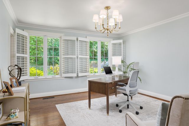 10 Minnekahda Place, Chattanooga, TN 37405