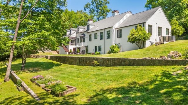 10 Minnekahda Place, Chattanooga, TN 37405