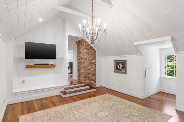 10 Minnekahda Place, Chattanooga, TN 37405