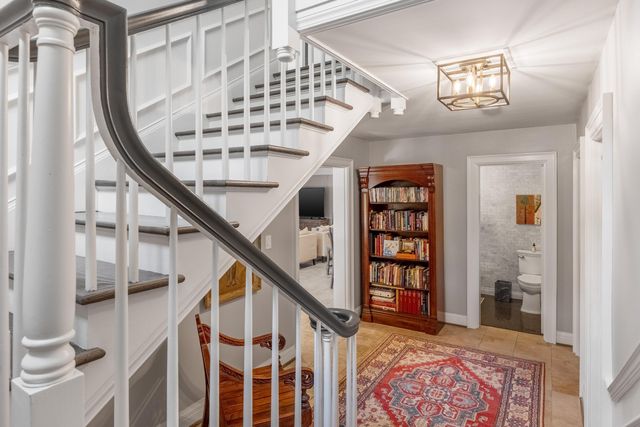10 Minnekahda Place, Chattanooga, TN 37405
