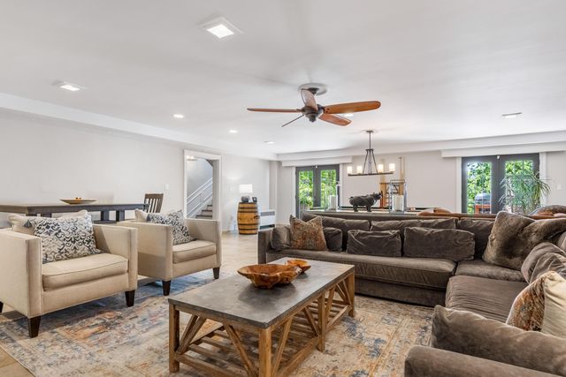 10 Minnekahda Place, Chattanooga, TN 37405