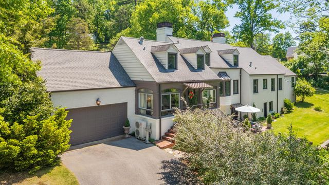10 Minnekahda Place, Chattanooga, TN 37405