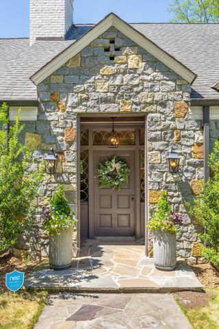 10 Minnekahda Place, Chattanooga, TN 37405