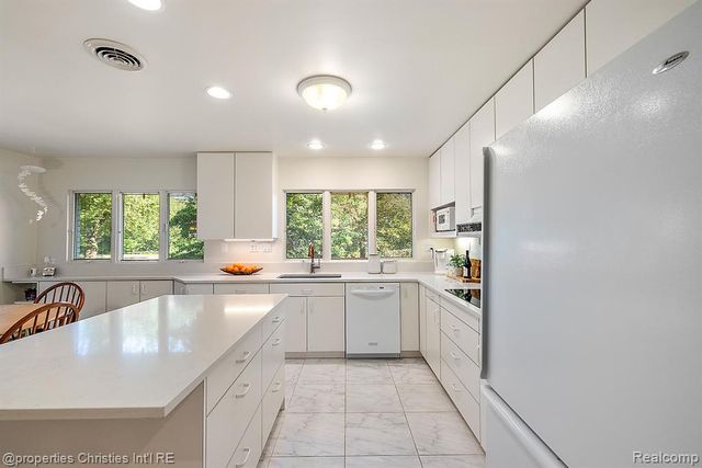 1429 Quarton Road, Birmingham, MI 48009