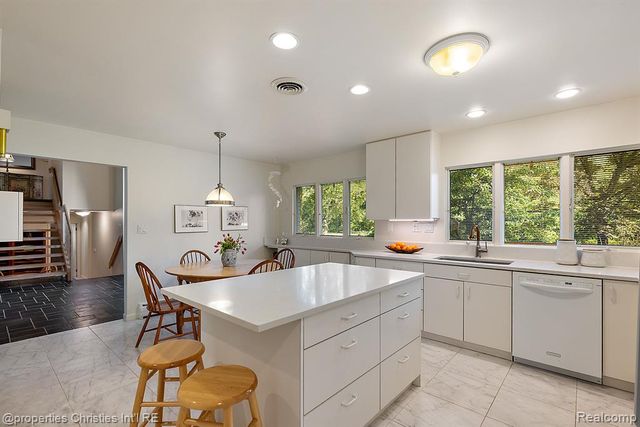 1429 Quarton Road, Birmingham, MI 48009