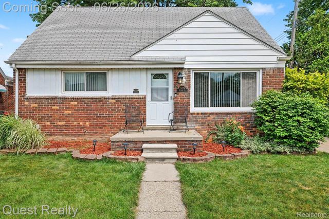 25074 Waldorf Street, Roseville, MI 48066