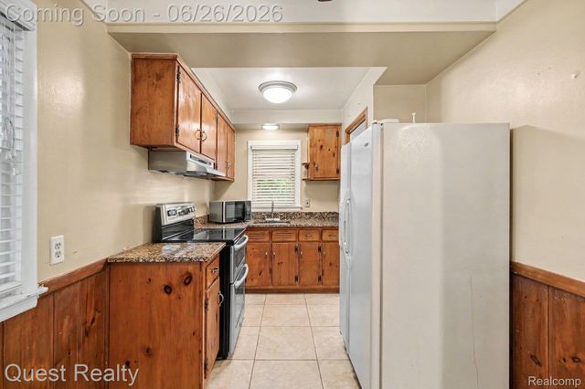 25074 Waldorf Street, Roseville, MI 48066