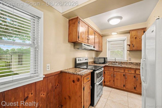 25074 Waldorf Street, Roseville, MI 48066