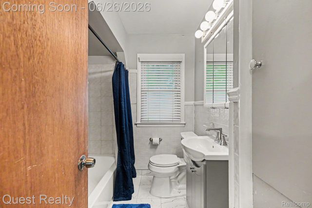 25074 Waldorf Street, Roseville, MI 48066