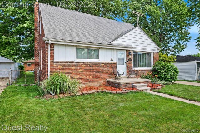 25074 Waldorf Street, Roseville, MI 48066