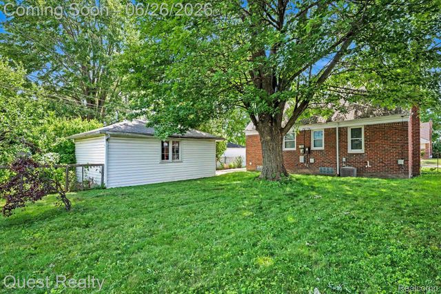25074 Waldorf Street, Roseville, MI 48066