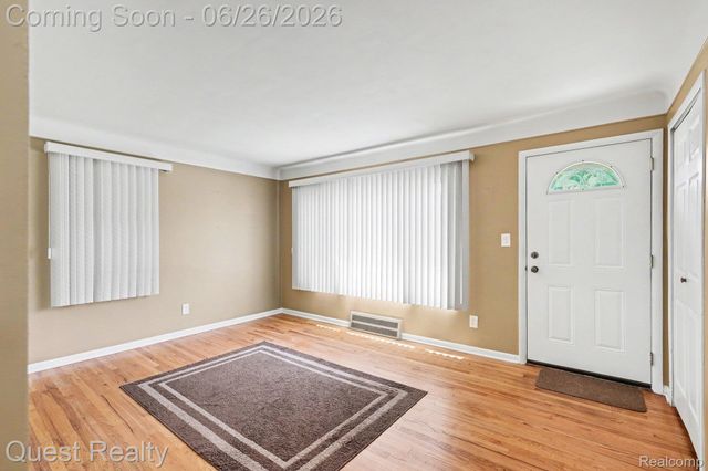 25074 Waldorf Street, Roseville, MI 48066