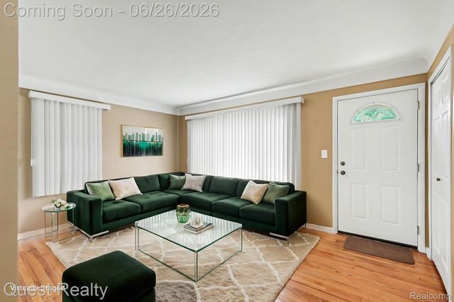 25074 Waldorf Street, Roseville, MI 48066