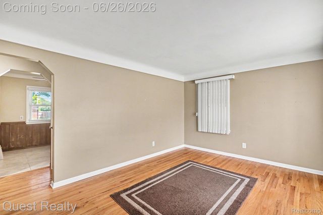 25074 Waldorf Street, Roseville, MI 48066