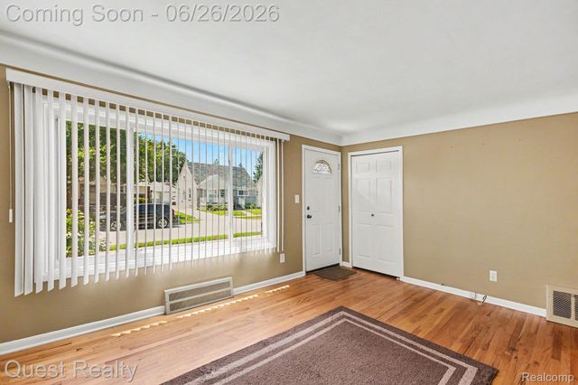 25074 Waldorf Street, Roseville, MI 48066
