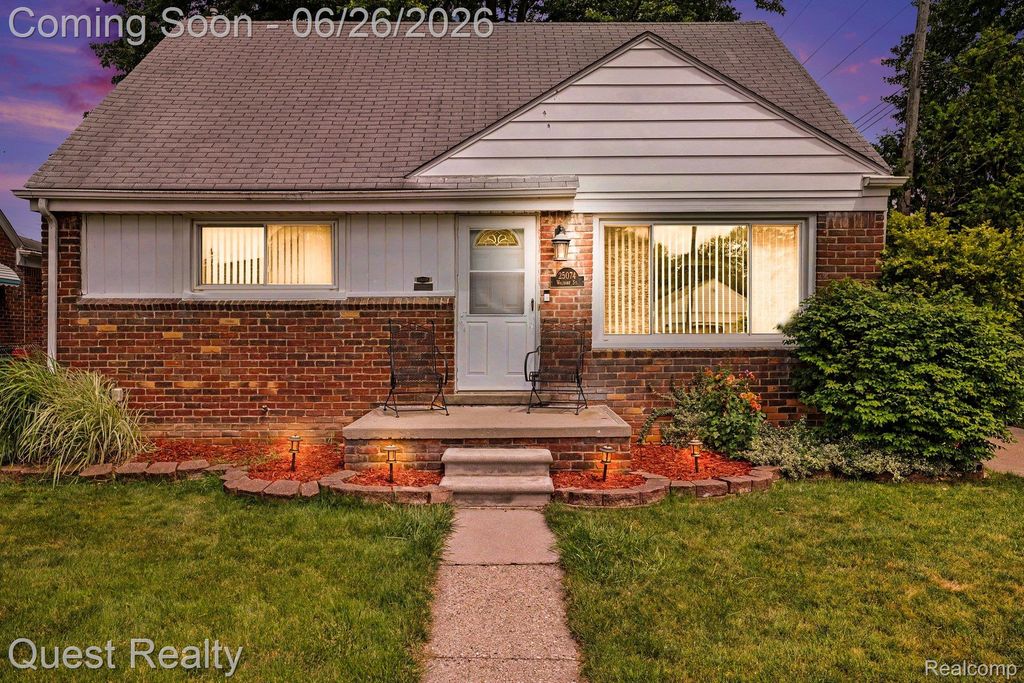 25074 Waldorf Street, Roseville, MI 48066