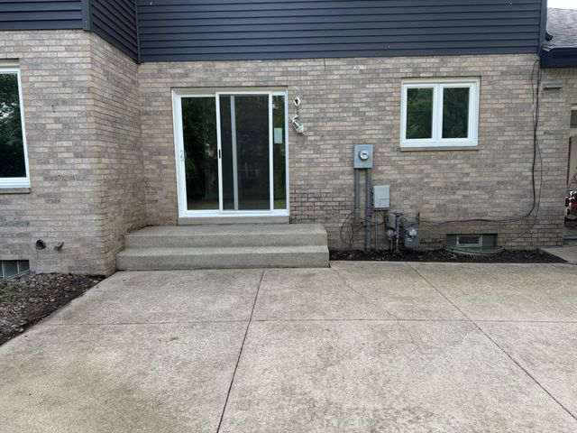 9759 Crimson Tree Lane, Munster, IN 46321