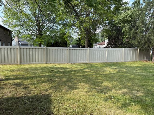 9759 Crimson Tree Lane, Munster, IN 46321