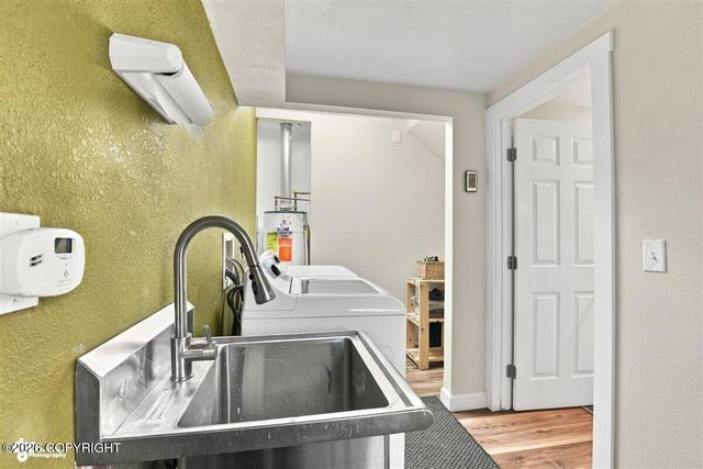 258 Hoyt Street, Anchorage, AK 99508