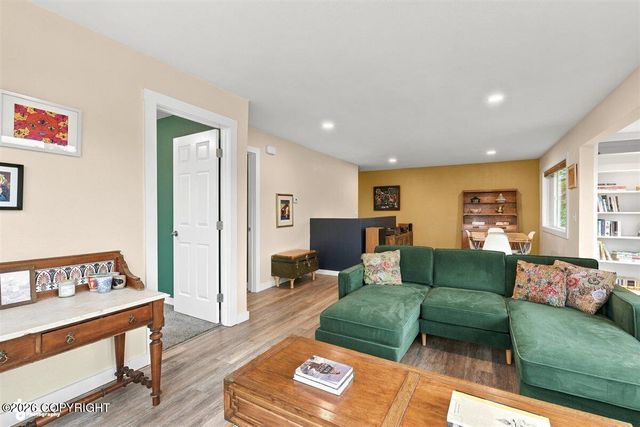 258 Hoyt Street, Anchorage, AK 99508