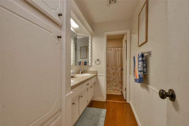 8800 Stoneleigh Court, Oklahoma City, OK 73132