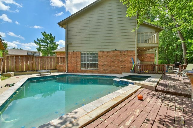 8800 Stoneleigh Court, Oklahoma City, OK 73132