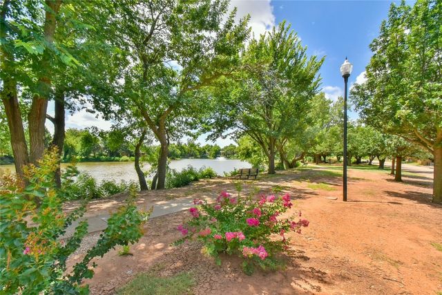 8800 Stoneleigh Court, Oklahoma City, OK 73132