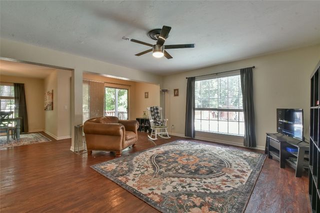 8800 Stoneleigh Court, Oklahoma City, OK 73132