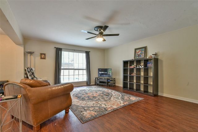 8800 Stoneleigh Court, Oklahoma City, OK 73132