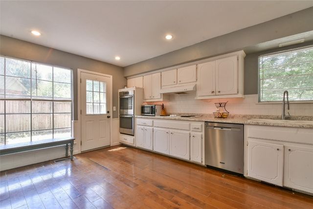 8800 Stoneleigh Court, Oklahoma City, OK 73132