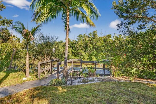 6476 Pine AVE, Sanibel, FL 33957