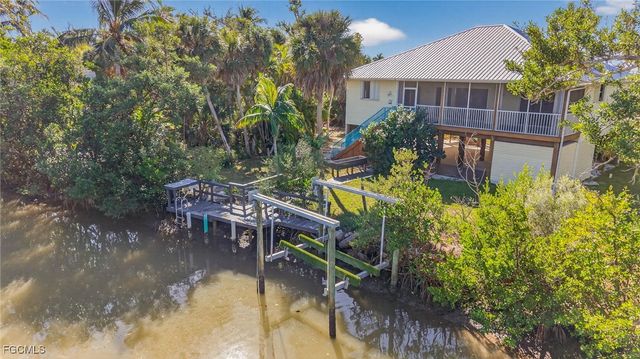 6476 Pine AVE, Sanibel, FL 33957