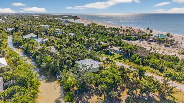 6476 Pine AVE, Sanibel, FL 33957