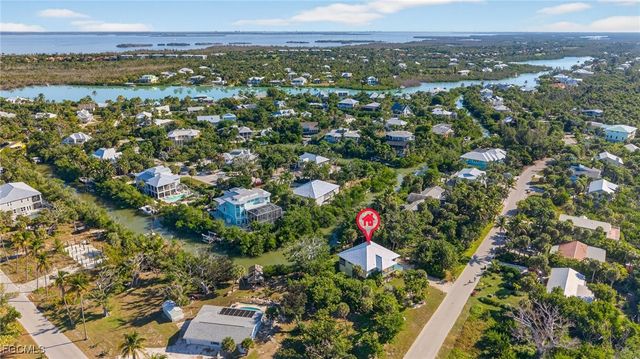 6476 Pine AVE, Sanibel, FL 33957