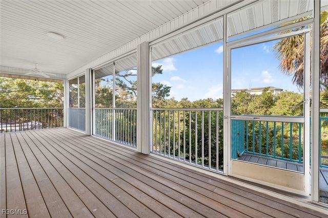 6476 Pine AVE, Sanibel, FL 33957